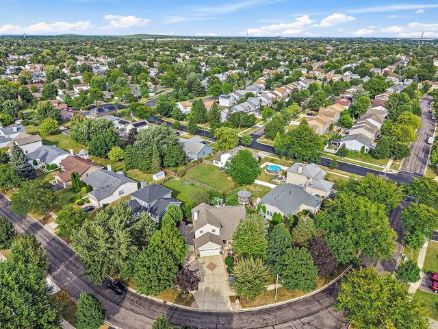 1021 Pheasant Trail, Carol Stream, IL 60188