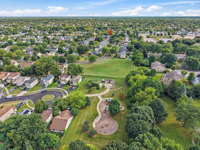 1021 Pheasant Trail, Carol Stream, IL 60188