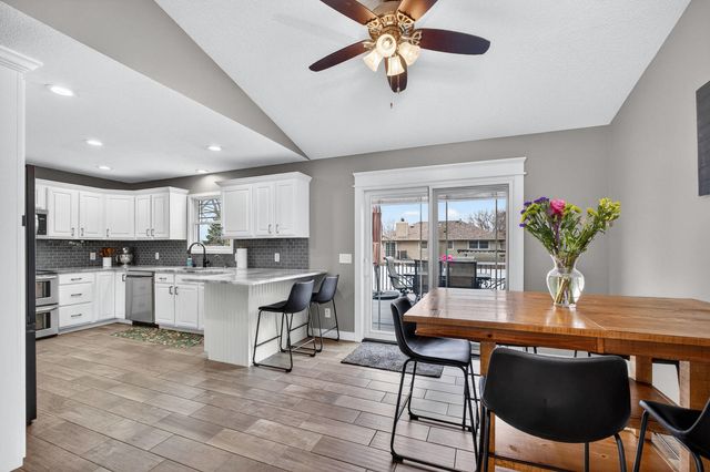 810 W Pine Street, Eldridge, IA 52748