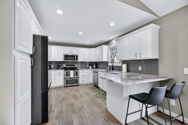 810 W Pine Street, Eldridge, IA 52748