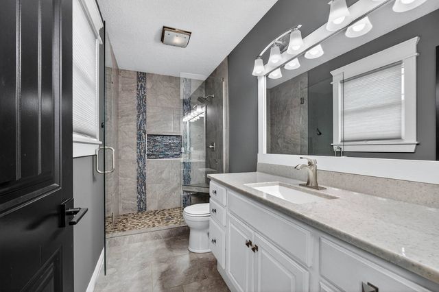 810 W Pine Street, Eldridge, IA 52748