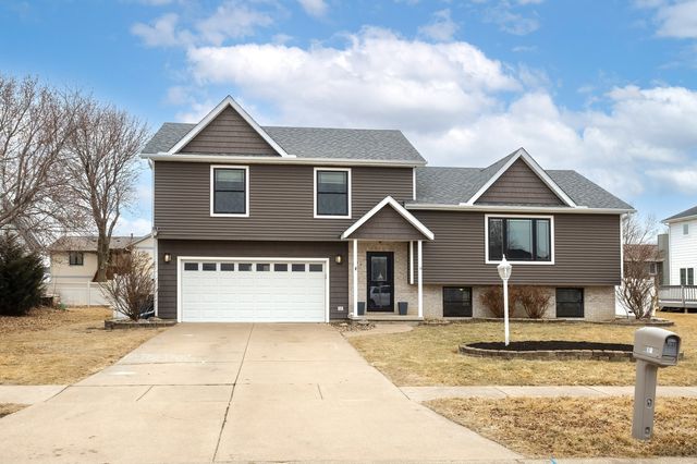 810 W Pine Street, Eldridge, IA 52748