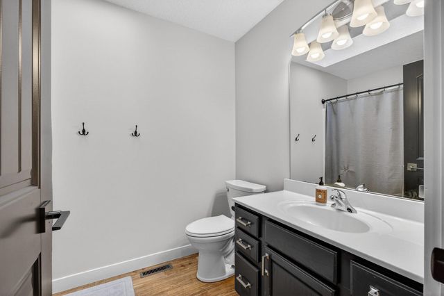 810 W Pine Street, Eldridge, IA 52748