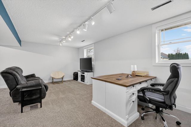 810 W Pine Street, Eldridge, IA 52748