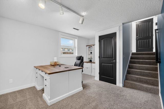 810 W Pine Street, Eldridge, IA 52748