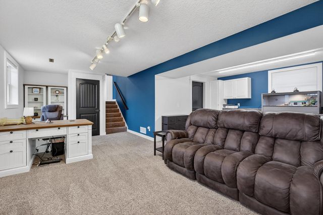 810 W Pine Street, Eldridge, IA 52748