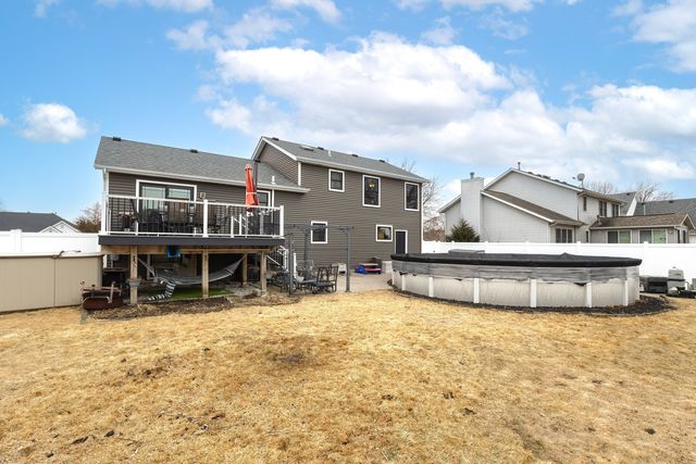 810 W Pine Street, Eldridge, IA 52748