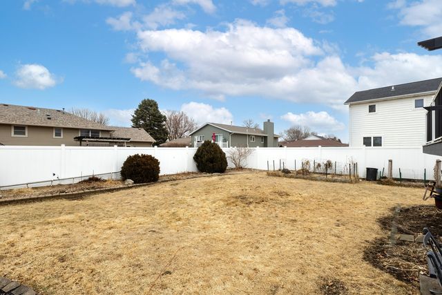 810 W Pine Street, Eldridge, IA 52748