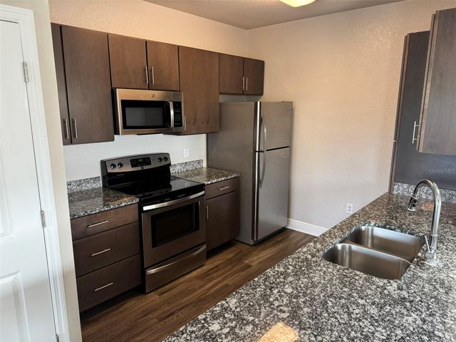 2420 ANN ROU ROAD 201, Tavares, FL 32778