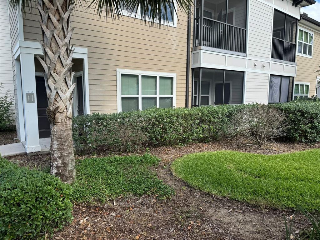 2420 ANN ROU ROAD 201, Tavares, FL 32778