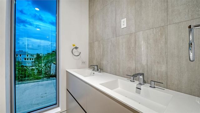 6603 GULFSIDE ROAD, Longboat Key, FL 34228