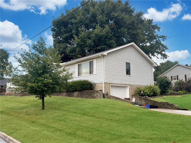 100 W 12th Street, Higginsville, MO 64037