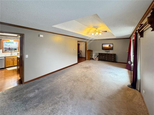 100 W 12th Street, Higginsville, MO 64037