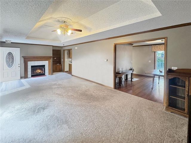 100 W 12th Street, Higginsville, MO 64037