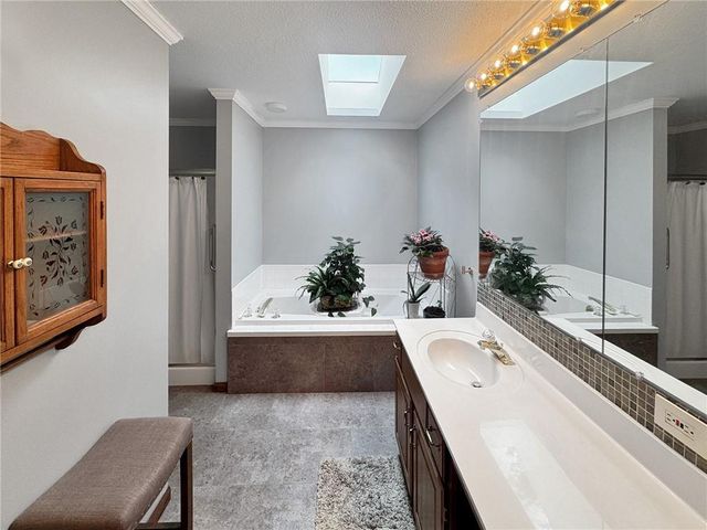 100 W 12th Street, Higginsville, MO 64037