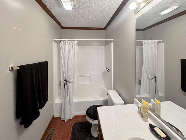 100 W 12th Street, Higginsville, MO 64037