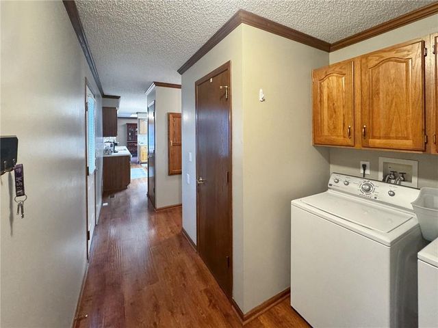 100 W 12th Street, Higginsville, MO 64037