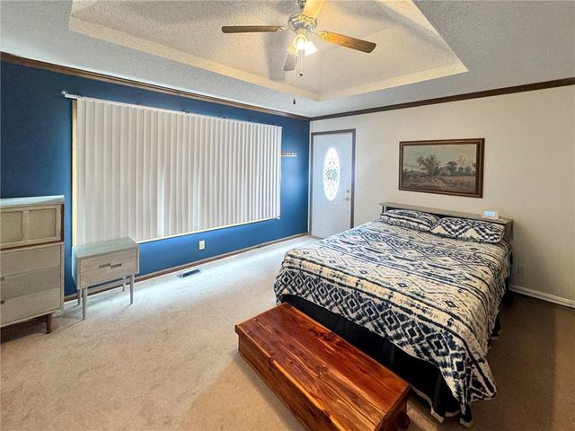 100 W 12th Street, Higginsville, MO 64037