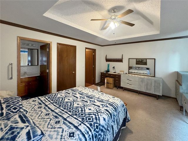 100 W 12th Street, Higginsville, MO 64037