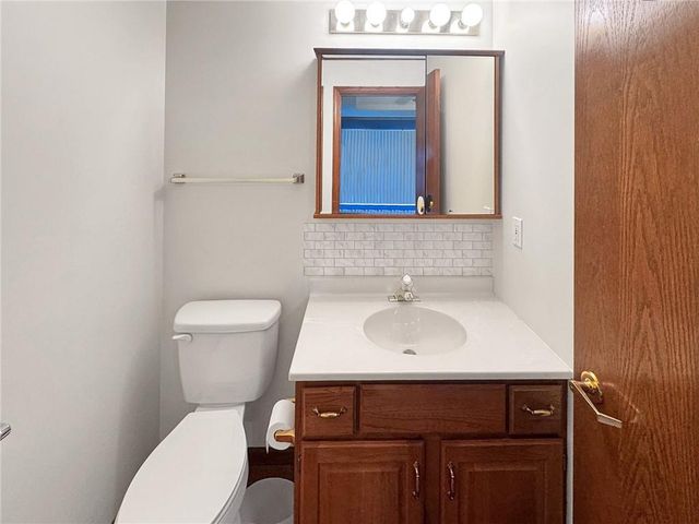 100 W 12th Street, Higginsville, MO 64037