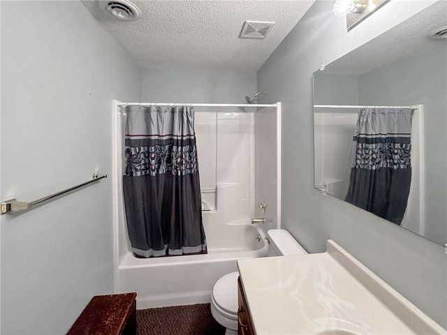 100 W 12th Street, Higginsville, MO 64037