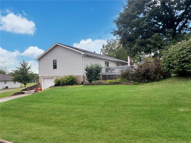 100 W 12th Street, Higginsville, MO 64037