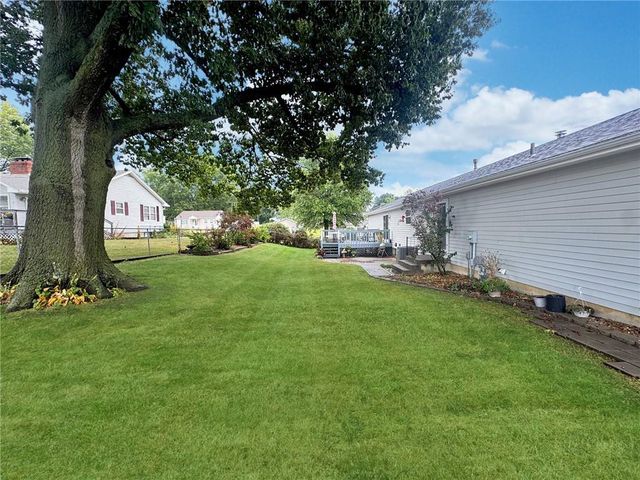 100 W 12th Street, Higginsville, MO 64037