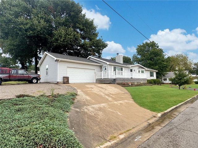 100 W 12th Street, Higginsville, MO 64037