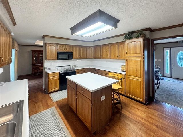 100 W 12th Street, Higginsville, MO 64037