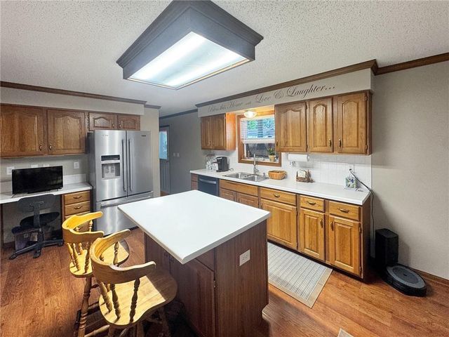 100 W 12th Street, Higginsville, MO 64037