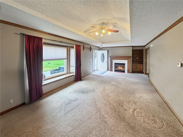 100 W 12th Street, Higginsville, MO 64037