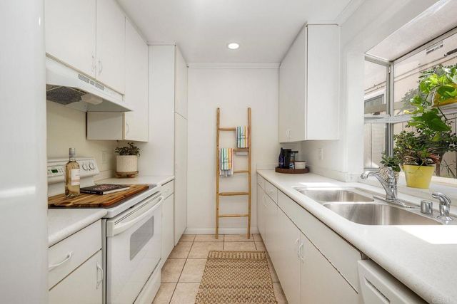 3852 Basilone 2, San Diego, CA 92110
