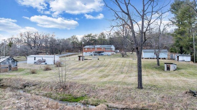 378 Archway RD, Blue Ridge, VA 24064