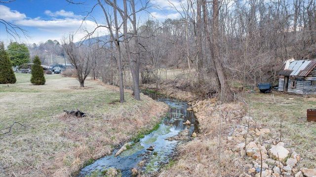 378 Archway RD, Blue Ridge, VA 24064