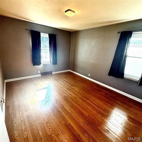 5548 Shaw Avenue, St Louis, MO 63110