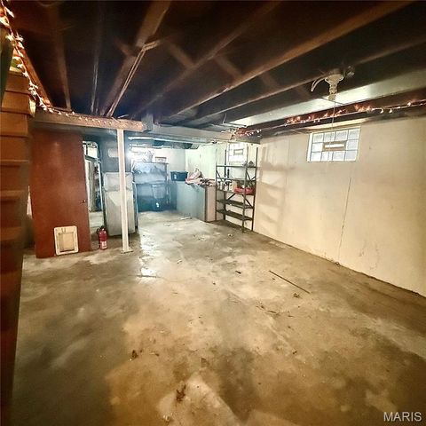 5548 Shaw Avenue, St Louis, MO 63110