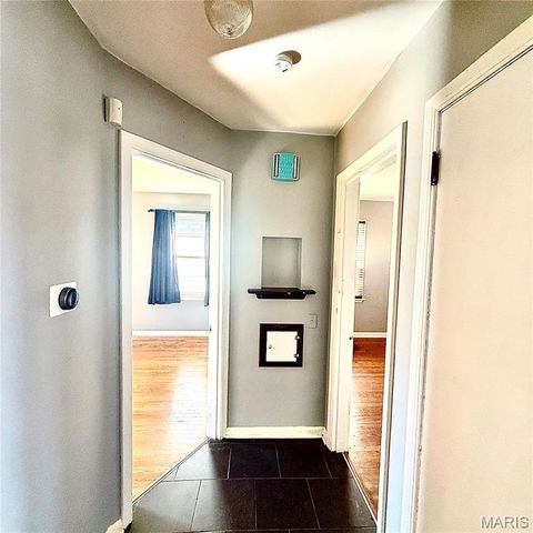 5548 Shaw Avenue, St Louis, MO 63110