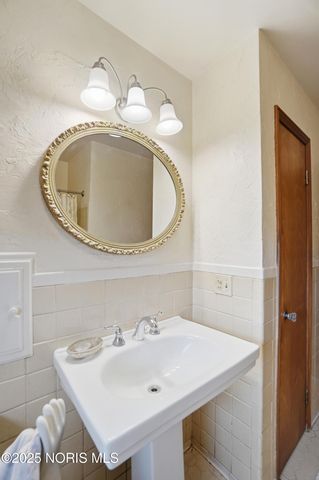 28536 Mccarty Drive, Perrysburg, OH 43551