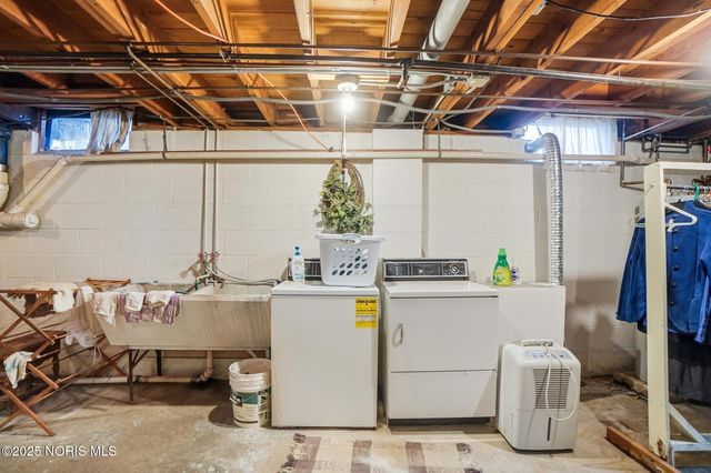 28536 Mccarty Drive, Perrysburg, OH 43551