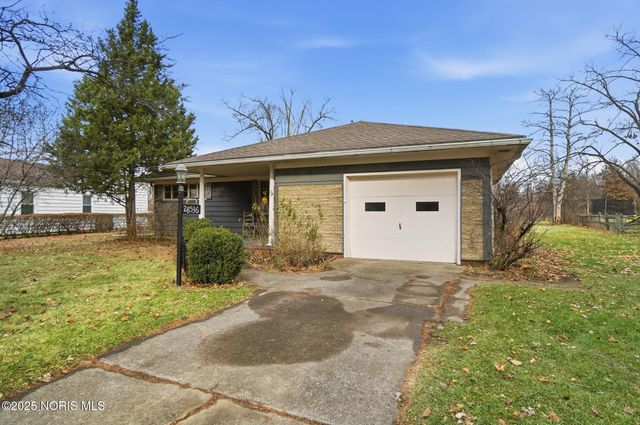 28536 Mccarty Drive, Perrysburg, OH 43551