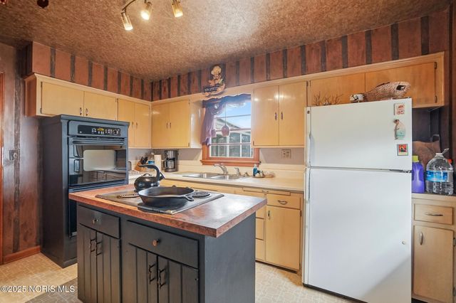 28536 Mccarty Drive, Perrysburg, OH 43551