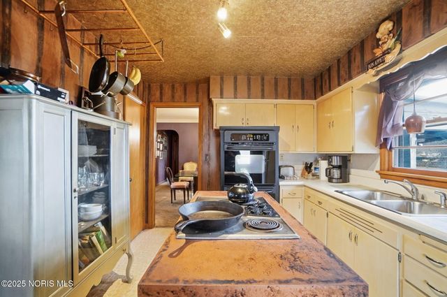 28536 Mccarty Drive, Perrysburg, OH 43551