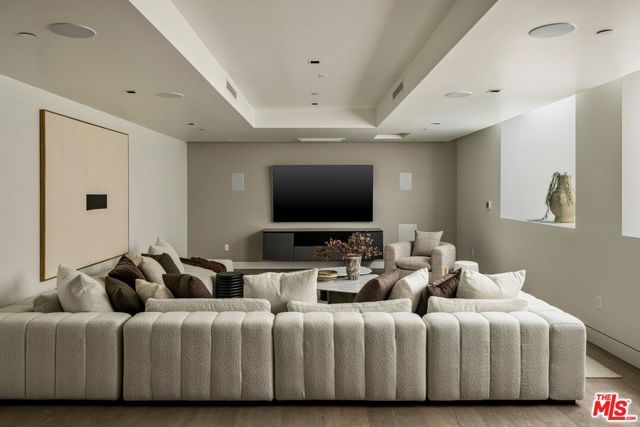 13120 Nimrod Place, Los Angeles, CA 90049