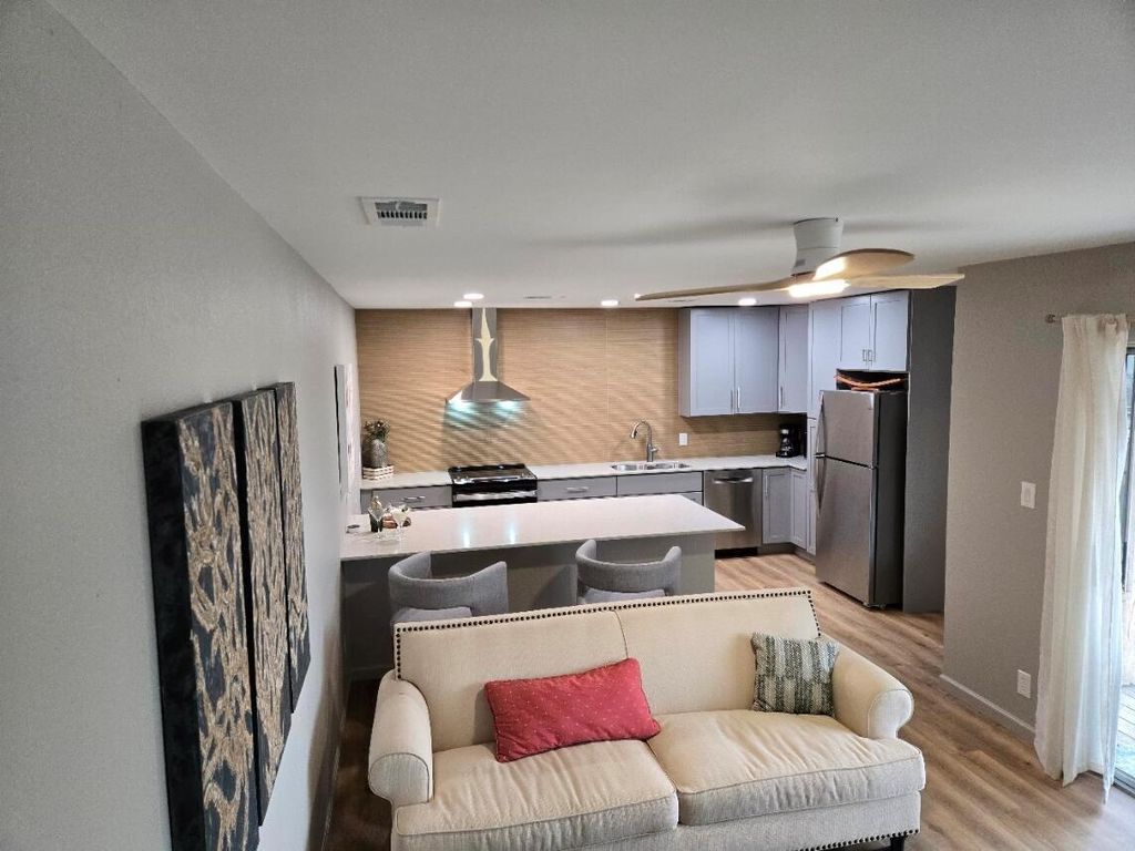 2600 Penny LN 207, Austin, TX 78757