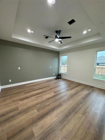 111 S Carroll Street, La Porte, TX 77571