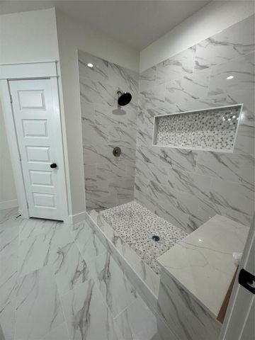 111 S Carroll Street, La Porte, TX 77571