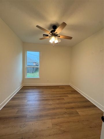 111 S Carroll Street, La Porte, TX 77571