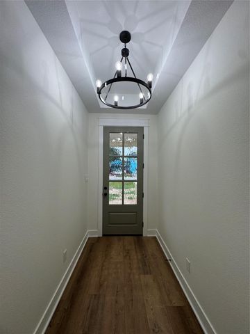 111 S Carroll Street, La Porte, TX 77571