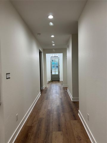 111 S Carroll Street, La Porte, TX 77571