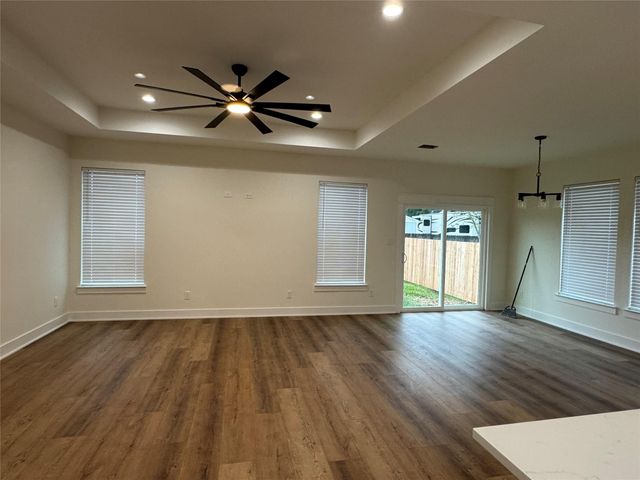 111 S Carroll Street, La Porte, TX 77571